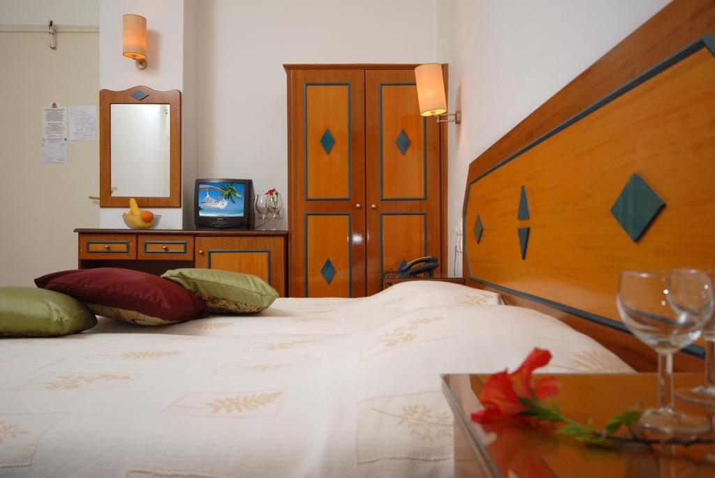 Barbouni Hotel & Studios Naxos City Room photo